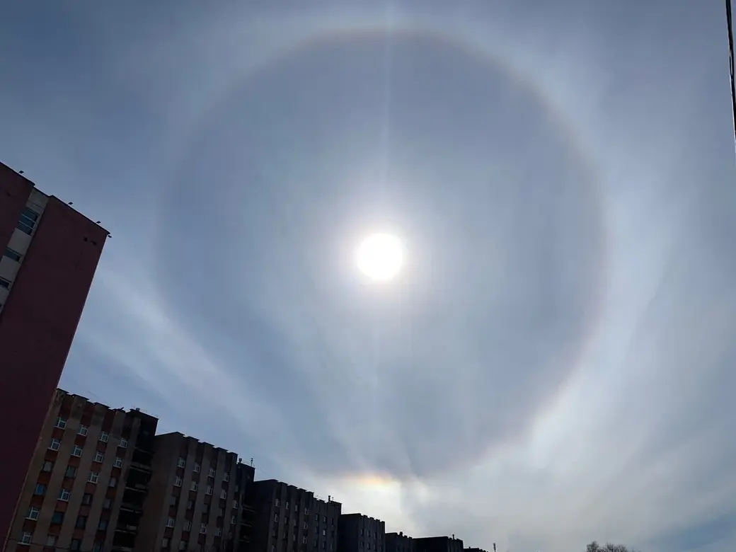 19.03.2023 г. Могилев. В небе замечено солнечное гало.