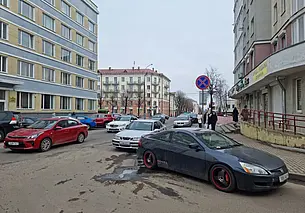 На Пожарном переулке в Могилеве установили знаки «Остановка запрещена». Временно