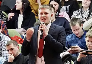 О чем студенты спрашивали губернатора, чемпионат по карате в «Олимпийце» и где рождается мороженое: обзор СМИ за минувший день