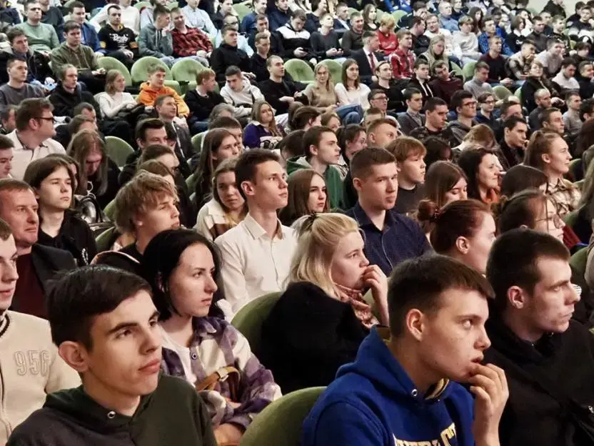 Встреча губернатора области Анатолия Исаченко и студенческой молодежи БГСХА прошла в Горках. Фото: mogilevnews.by