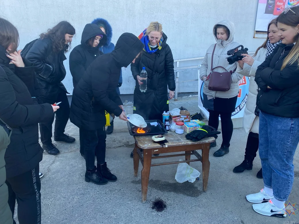 «День безопасности. Внимание всем!» у торгового центра «Автозаводской» в Могилеве. Фото: mogilev.mchs.gov.by