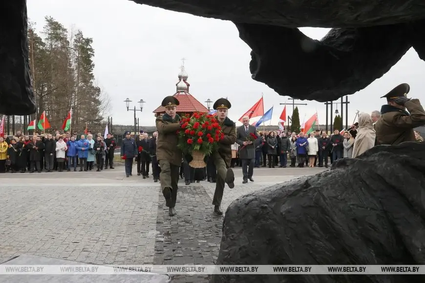 В Могилевской области почтили память жертв хатынской трагедии. Деревня Борки, Кировский район. 22.03.2023 г. Фото: БЕЛТА.