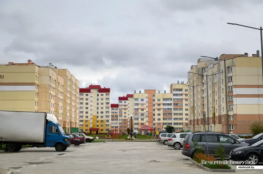 05.10.2022. Бобруйск. Многоэтажная жилая застройка в микрорайоне Молодежный. Фото из архива «ВБ».