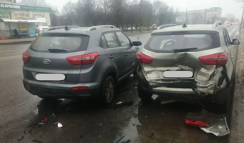 На месте ДТП на проспекте Мира. Могилев, 20.01.2023 г. Фото: sk.gov.by.