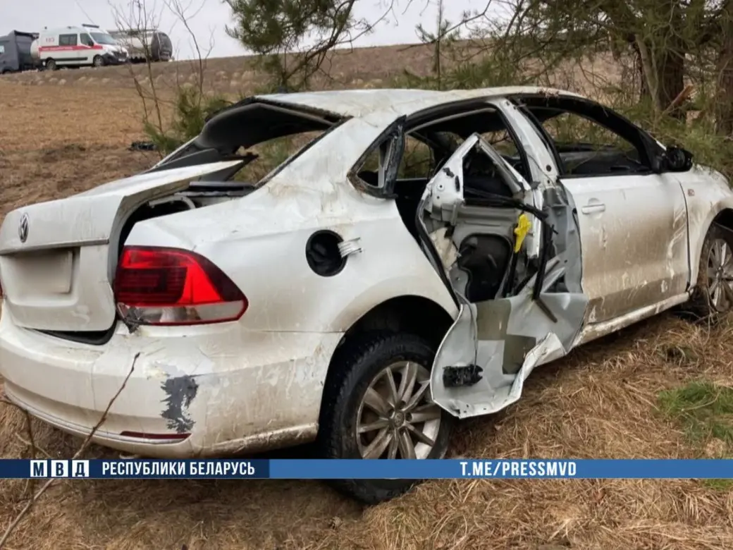 В ДТП у деревни Павловка Могилевского района погиб водитель автомобиля Фольксваген. 23.03.2023 г. Фото: МВД РБ