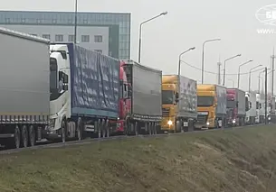 Очередь из фур на белорусско-польской границе растянулась на 30 км. Видео