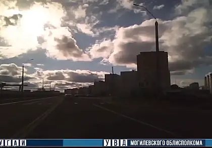 В Могилеве автомобиль врезался в ограждение и перевернулся на крышу. Комментарий ГАИ