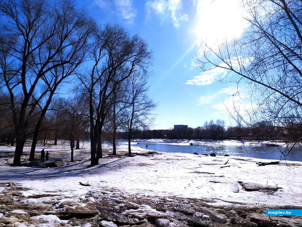 Набережная Днепра неделю назад 18 марта 2023 года.