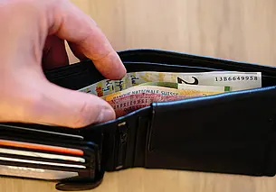 Что упало, то пропало: могилевчанка подобрала чужой кошелек с деньгами и присвоила его