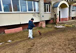 Дворник в белых носках, или Ноктюрн на флейте водосточных труб