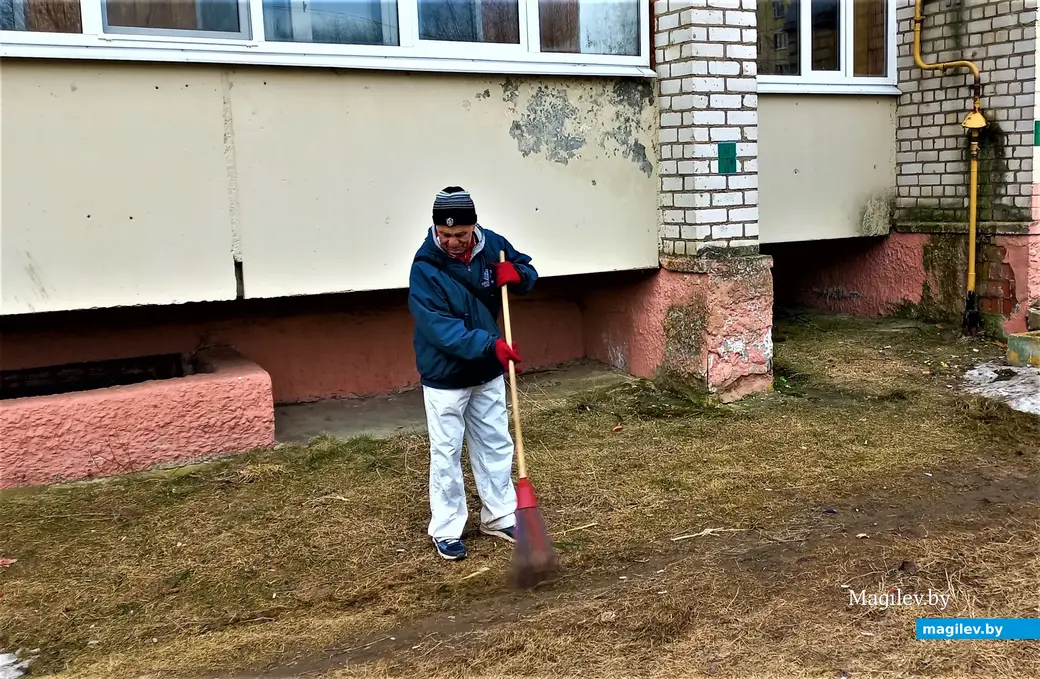 Дворник Николай Мордашев. Могилев, март 2023 года.
