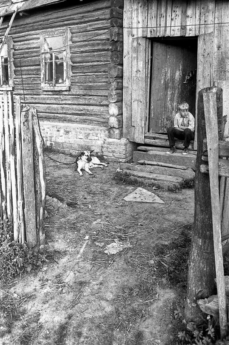 Выставочная работа Николая Хотяинцева. Фото 1990-х годов.