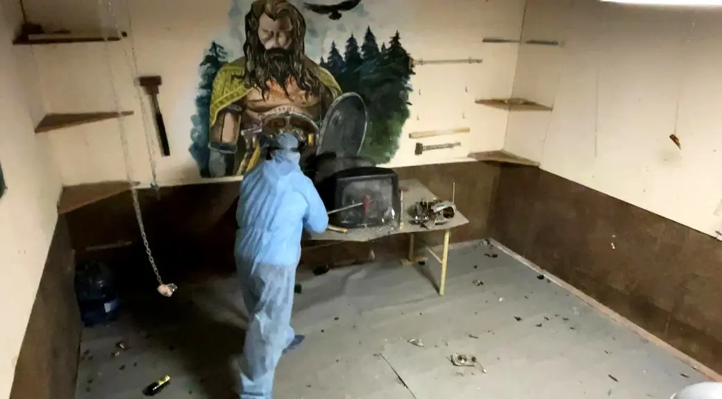 Телевизор – один из любимых предметов у посетителей комнаты ярости.