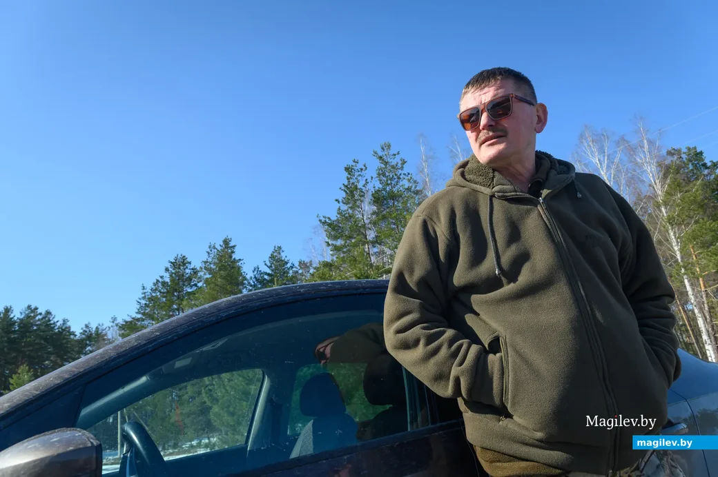 30.03.2023. Поселок Свислочь. Городище. Сергей Плыткевич, издатель, журналист, краевед и страстный