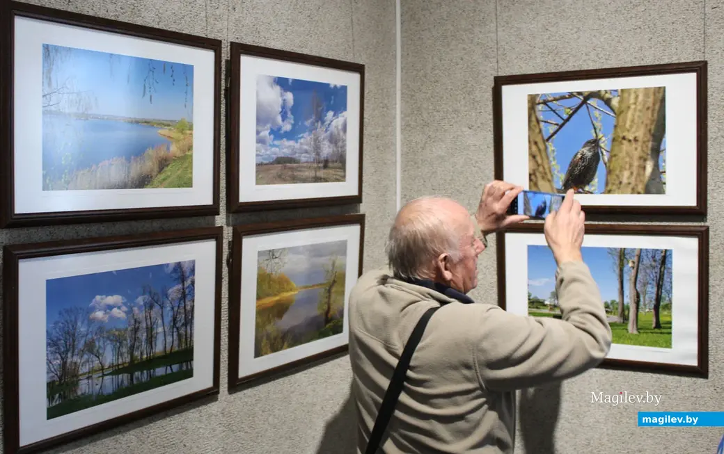 Выставка работ Николая Хотяинцева «Весны чарующая сила…» в Могилевском областном краеведческом музее. Могилев 31 марта 2023 года.
