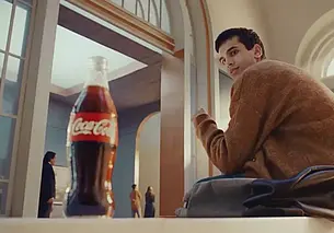 Coca-Cola выпустила рекламу, сделанную искусственным интеллектом. Видео