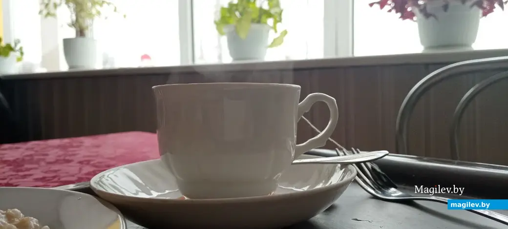 Наконец-то чай не в граненом стакане. Столовая №162 ОАО «Булочно-кондитерской компании «Домочай». Могилев, март 2023 года.