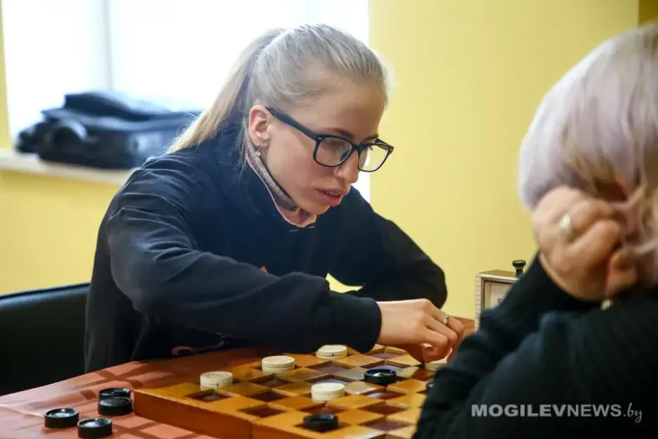 Областное первенство по шашкам среди слабовидящих. Фото: mogilevnews.by