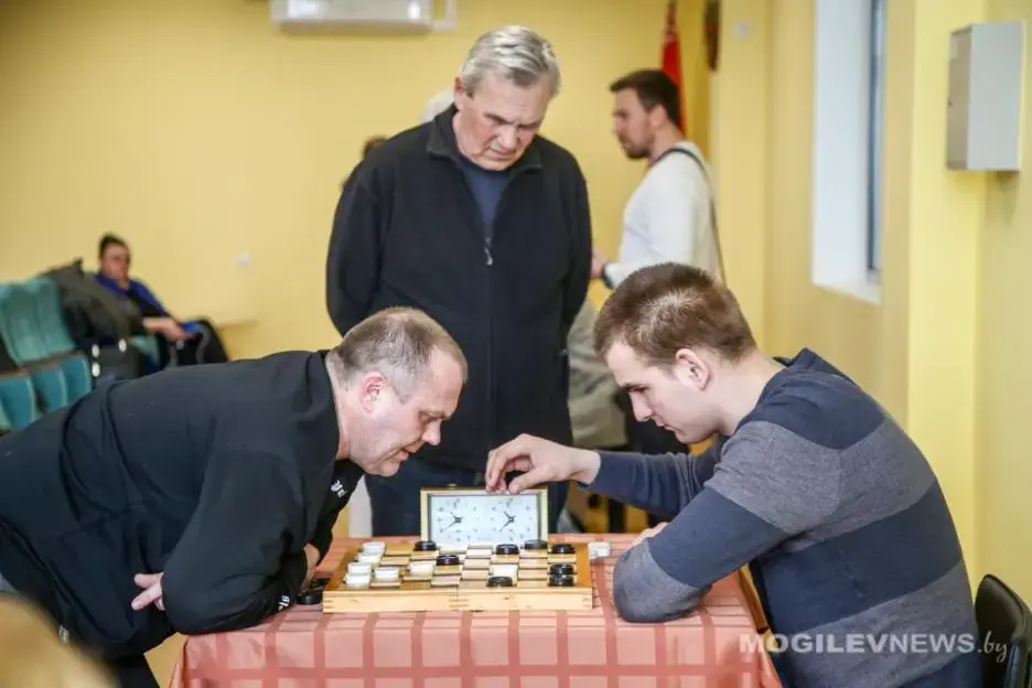 Областное первенство по шашкам среди слабовидящих. Фото: mogilevnews.by