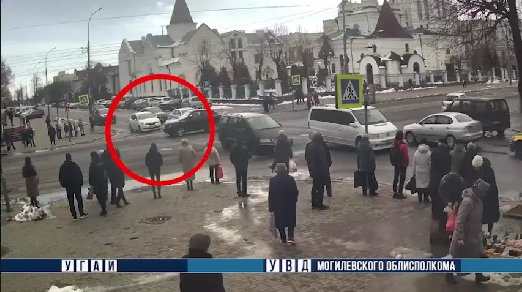 Могилев, перекресток улиц Тимирязевской и Первомайской. Момент создания аварийной обстановки. Фото: скриншот ТГ-канала «Милиция Могилевщины».