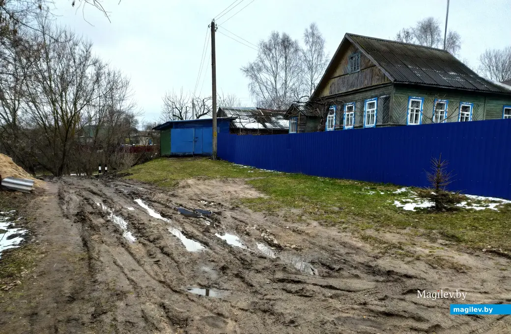 Вдоль по Карабановке... Сапоги пришлось хорошенько помыть после такой прогулки. Чтобы выйти в город местным жителям, нужно брать запасную обувь - не меньше. Могилев. 4