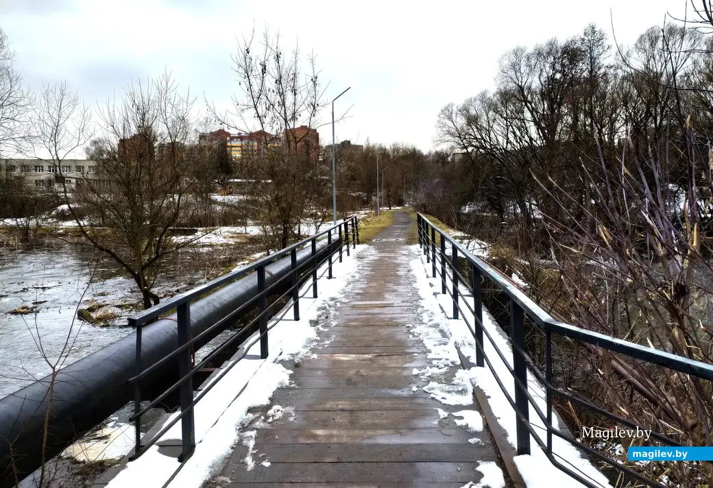 Мост через Дубровенку от Карабановки к «большой земле». Могилев. 4 апреля 2023 года.