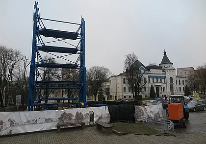 Что за «железяка» появилась в центре Могилева, возле музея Масленикова? Рассказываем