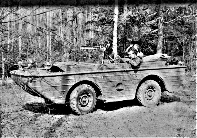 Картина маслом. На такой амфибии не стыдно было  появляться на самых  главных улицах Могилева