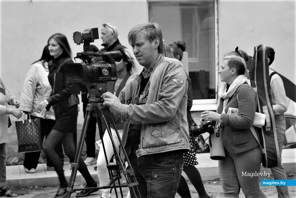 Работа кипит. Двор Алика Кузькина в Пожарном переулке. Могилев 2017-й год.