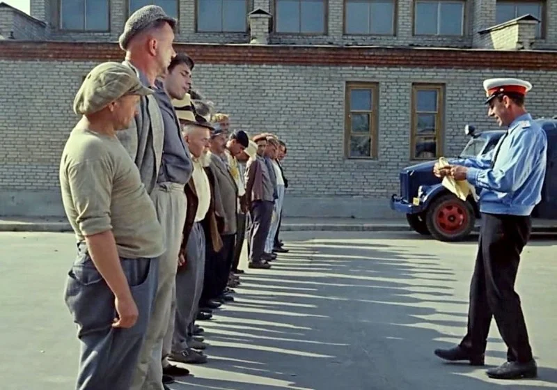Кадр из кинофильма «Операция «Ы» и другие приключения Шурика» (1965 год).