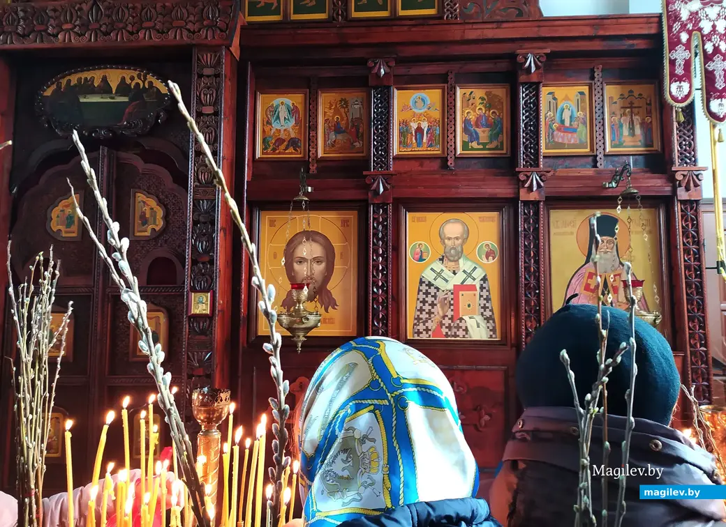 Малый храм на территории собора Трех Святителей. Вербное воскресенье. Могилев. 9 апреля 2023 года.