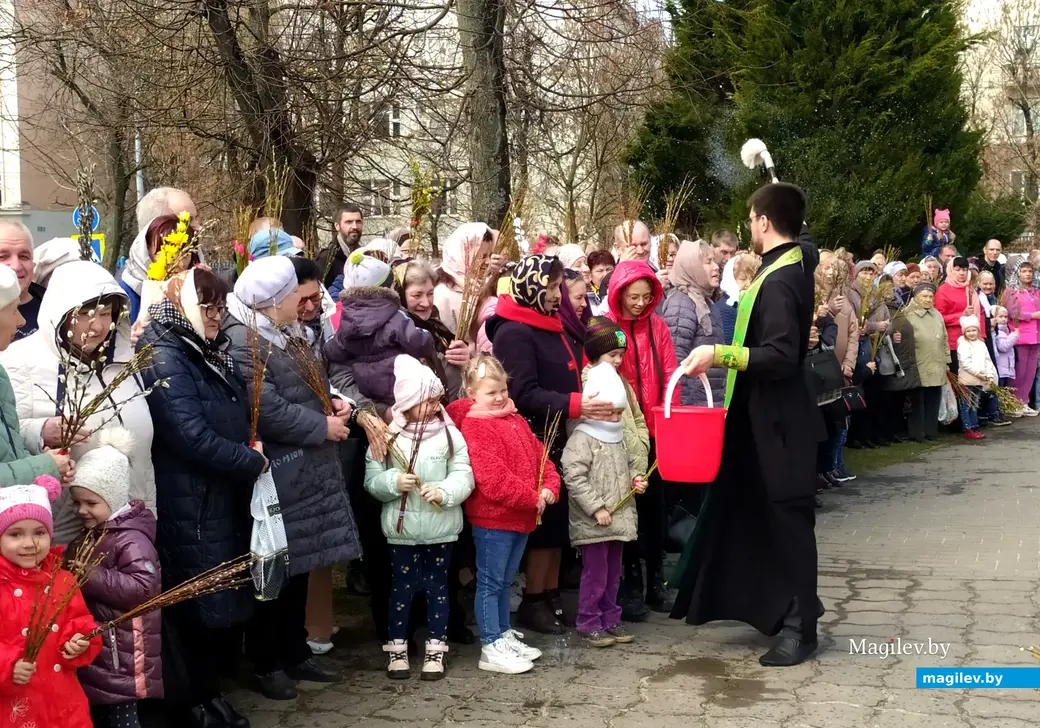 Вербное воскресенье. Храм Трех Святителей. Могилев. 9 апреля 2023 года.