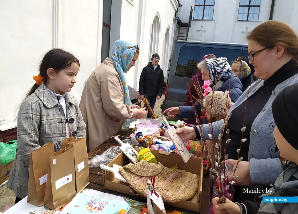 Благотворительная ярмарка от православных мам. Вербное воскресенье. Храм Трех Святителей. Могилев. 9 апреля 2023 года.