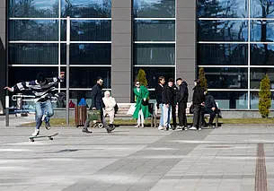 «Терпеть не могу, когда включают в чаты». Жизнь глазами могилевчан