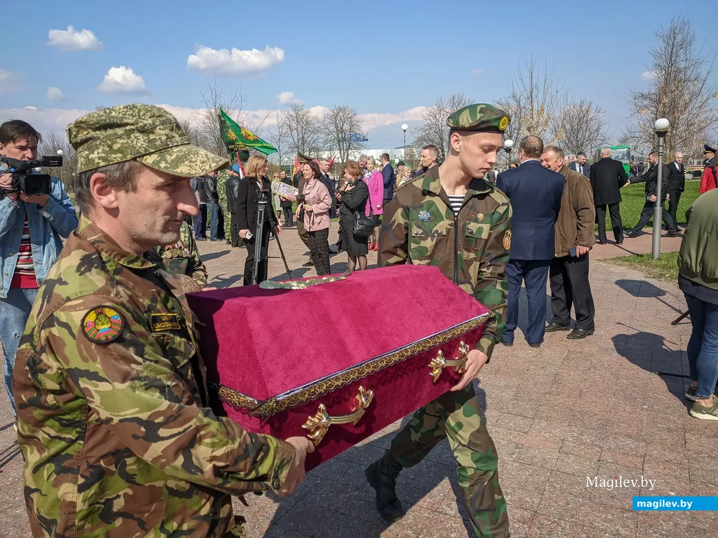 11.04.2023. Бобруйск. Мемориальный комплекс «Жертвам фашизма». Останки красноармейца Федора