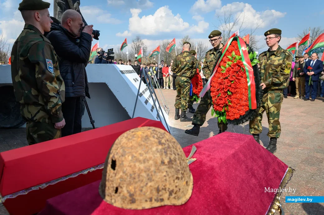 11.04.2023. Бобруйск. Мемориальный комплекс «Жертвам фашизма». Останки красноармейца Федора
