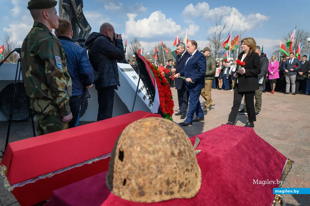 11.04.2023. Бобруйск. Мемориальный комплекс «Жертвам фашизма». Останки красноармейца Федора