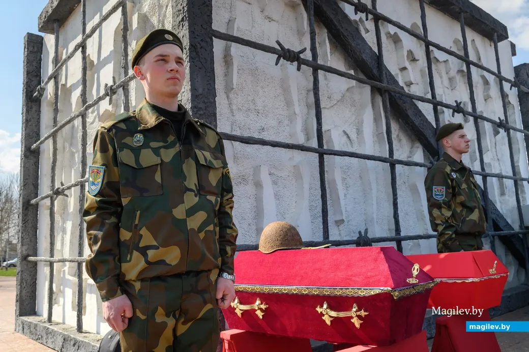 11.04.2023. Бобруйск. Мемориальный комплекс «Жертвам фашизма». Останки красноармейца Федора