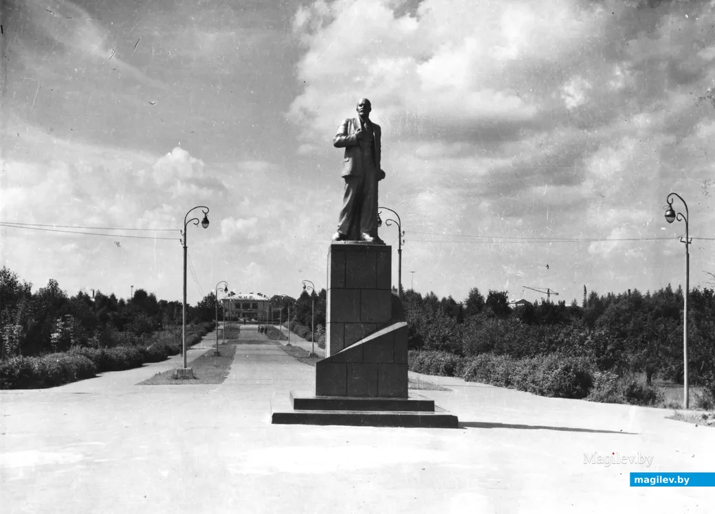 Бобруйск, 1968 г. Памятник В.И. Ленину в городском парке у кинотеатра «Мир». Фото из фондов