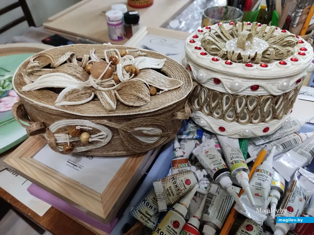 Татьяне очень понравилось работать с джутом. Эти шкатулки еще ждут своих покупателей