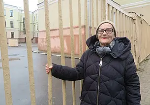 «Учительниц было жалко – они одевались бедно»