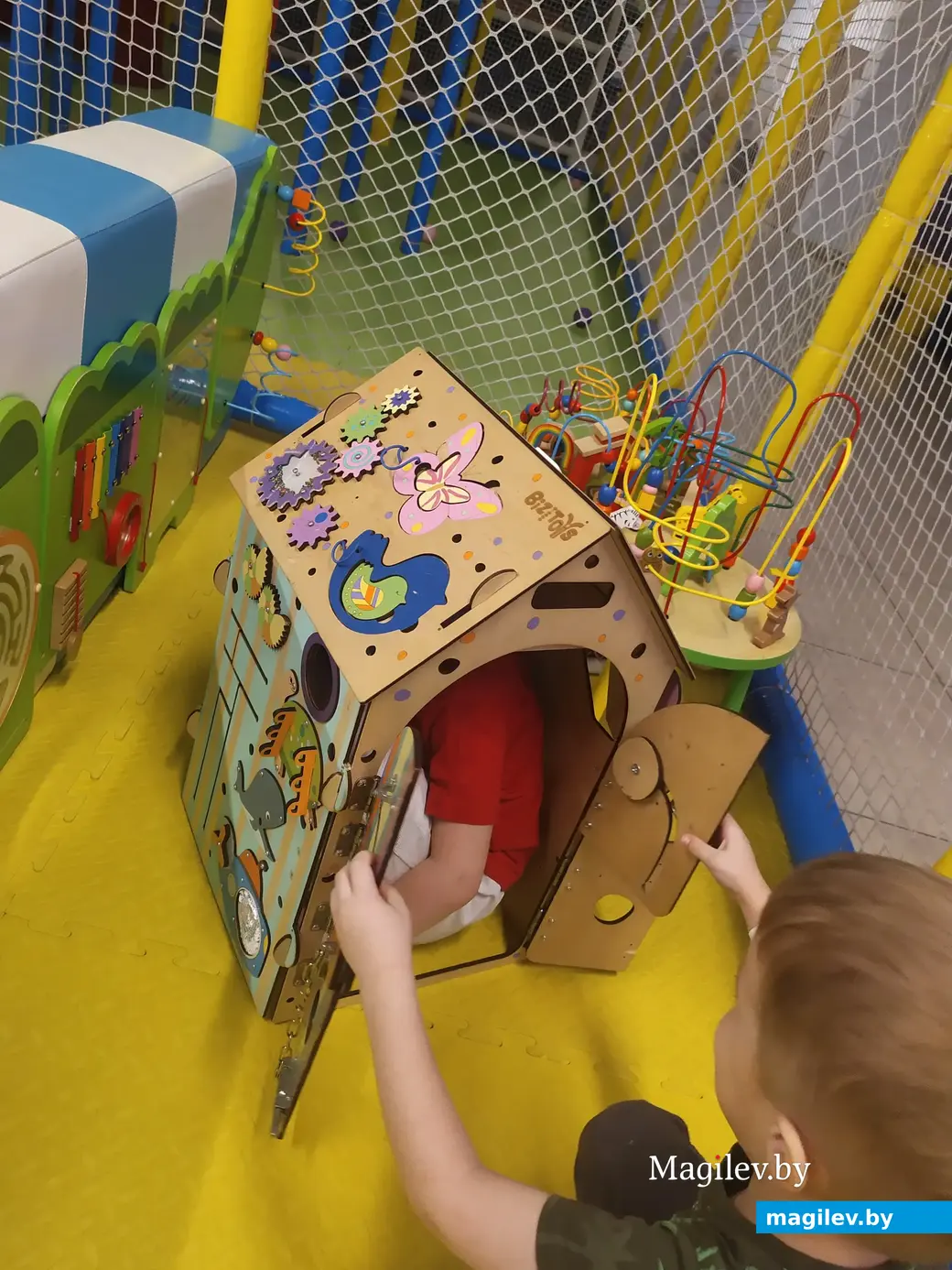 Апрель, 2023 г. Могилев. Центр семейного отдыха «Базилион». Развивающий домик.