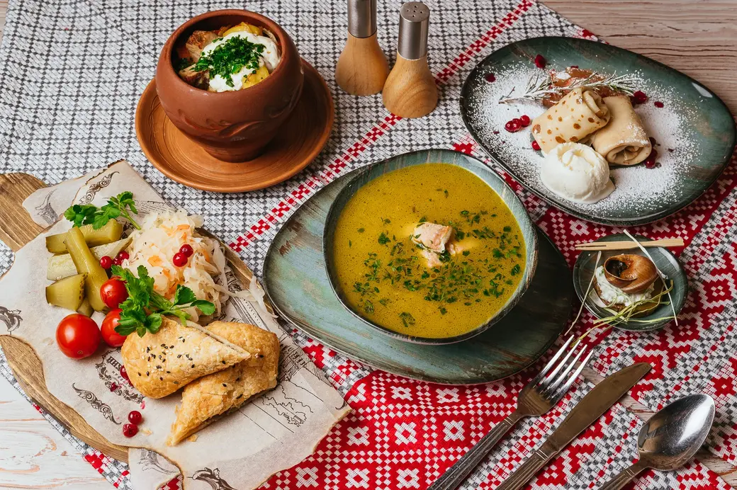 Сет от «Княжеского двора» в Мирском замке.