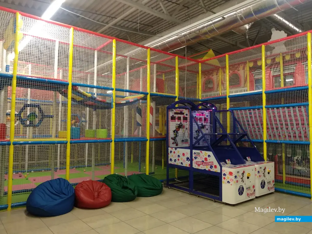 Апрель, 2023 г. Могилев. Центр семейного отдыха «Базилион». Лучший отдых для мам в креслах-мешках.