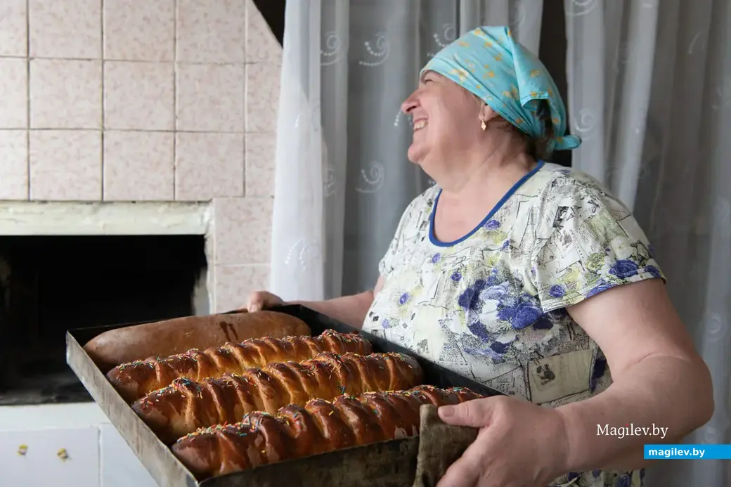 Как на Бобруйщине пекут куличи. Деревня Брожа, 15 апреля 2023 года.