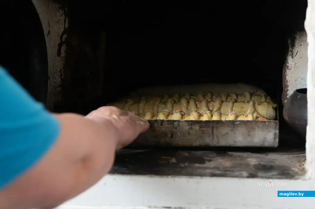 Как на Бобруйщине пекут куличи. Деревня Брожа, 15 апреля 2023 года.