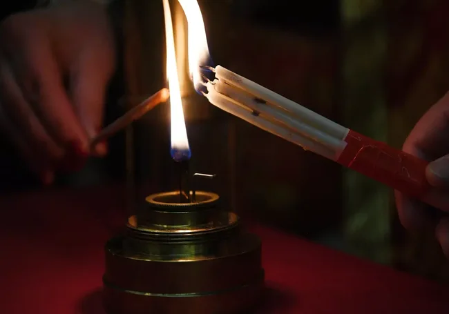 Частицу Благодатного огня в ближайшие часы доставят в Беларусь