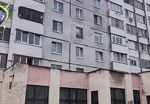 В Могилеве на козырьке дома нашли новорожденную девочку. Ее выбросила мать