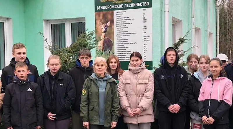 В Могилевском районе школьники подключились к республиканской акции «Неделя леса». Фото с сайта pniva.by