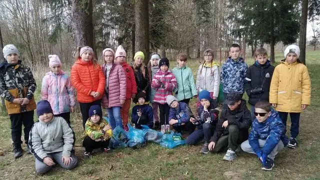 В Могилевском районе школьники подключились к республиканской акции «Неделя леса». Фото с сайта pniva.by